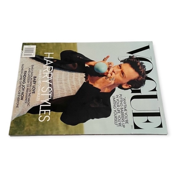 Harry Styles Vogue Cover Issue - Picture 2 of 4